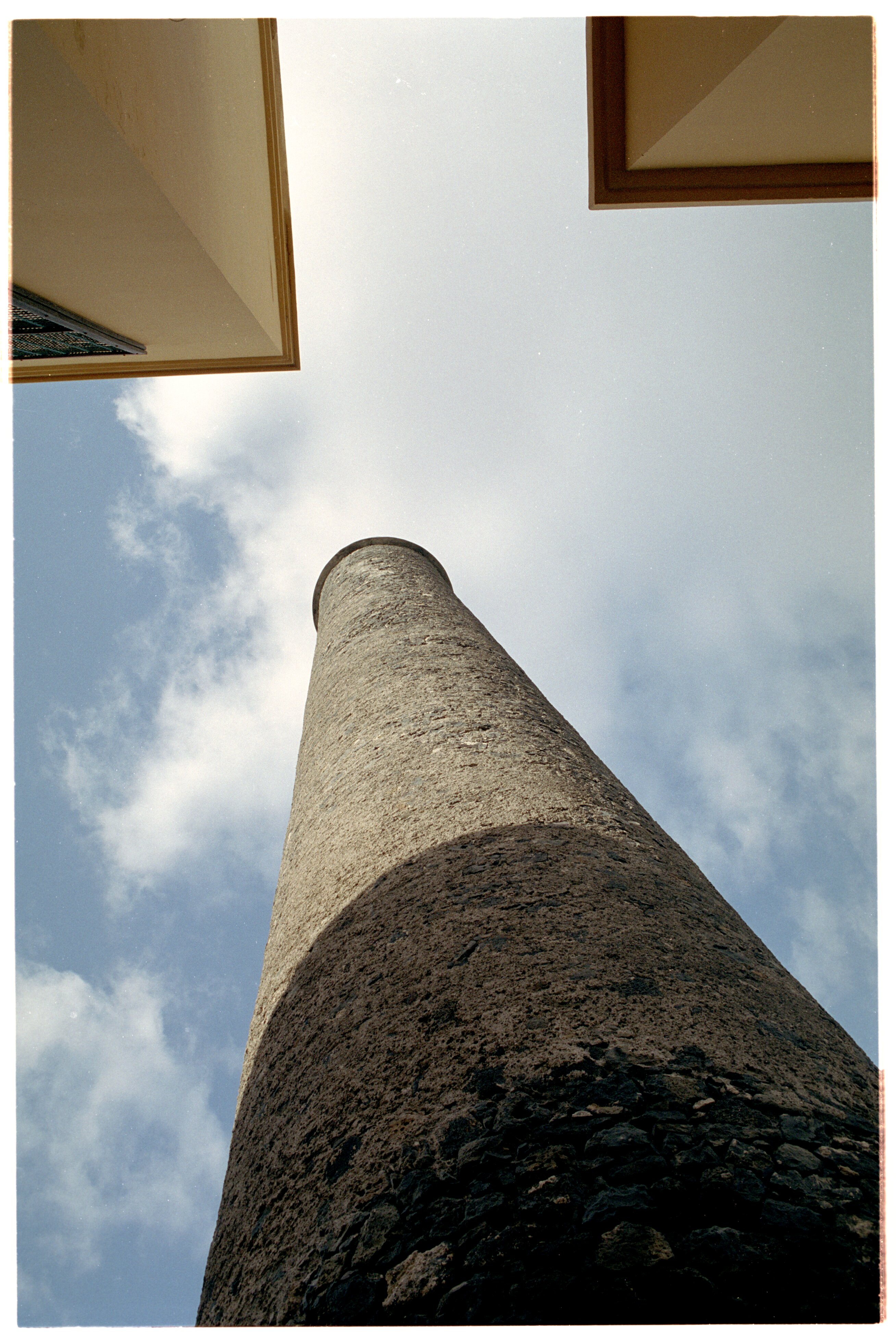 Cheminée de l'ancienne distillerie Isautier