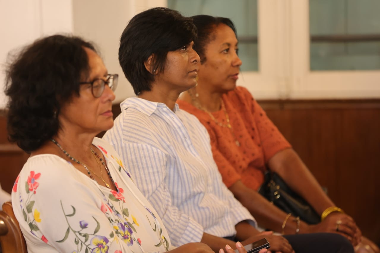 HOMMAGEDEGAULLE301124 elues saint pierre denise hoareau