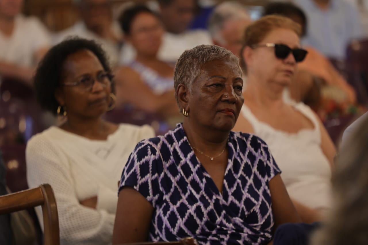 annemariepapiHOMMAGEDEGAULLE301124