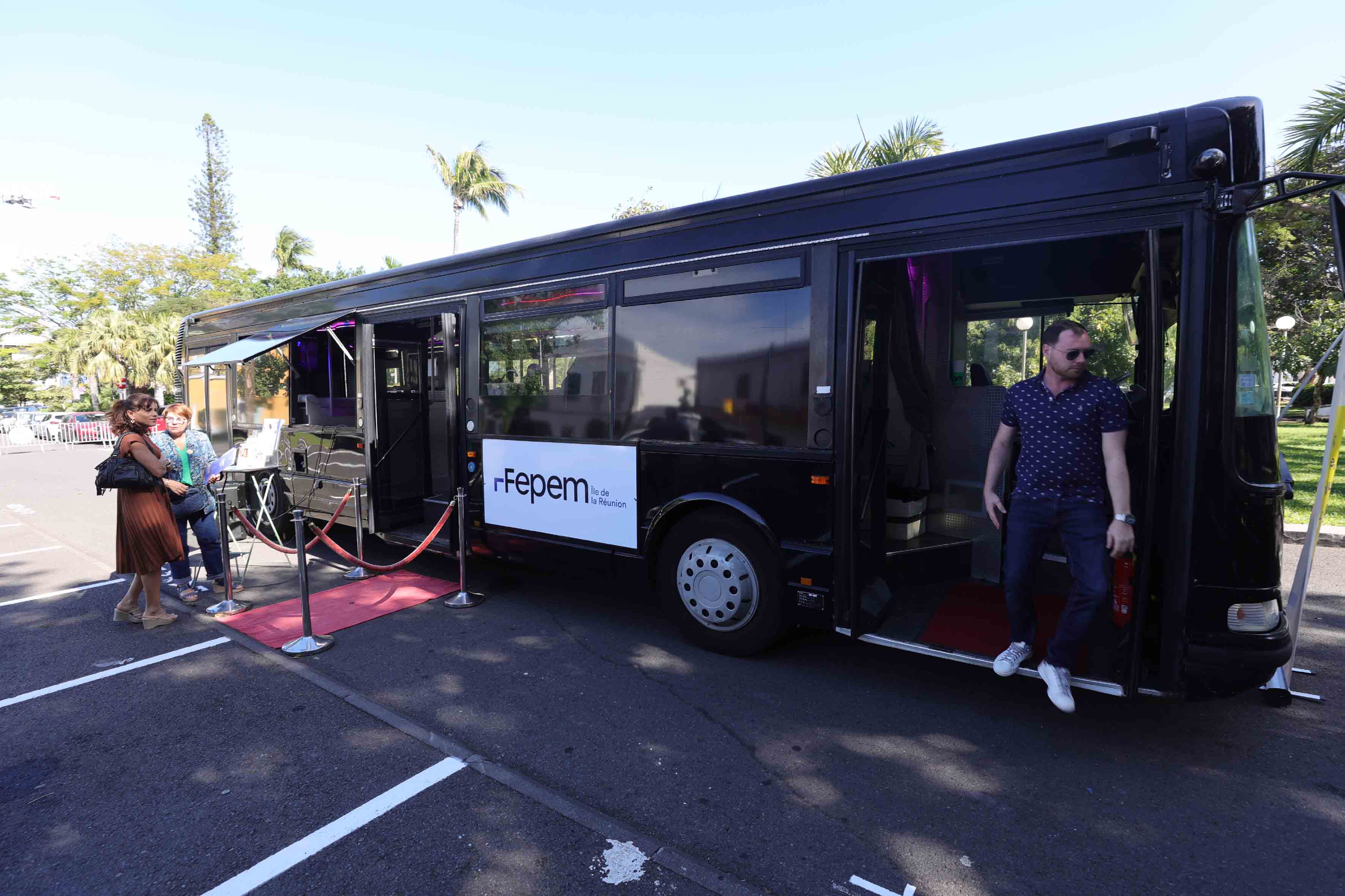 La Fédération des particuliers employeurs de la Réunion  (Fepem Réunion) signe une convention de partenariat avec le CCAS de Saint-Pierre.