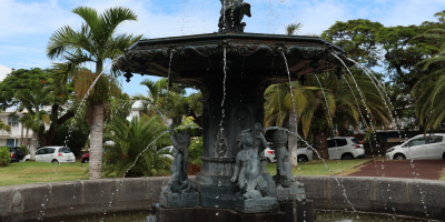 Image - Fontaine du Jardin de l'Hôtel de Ville
