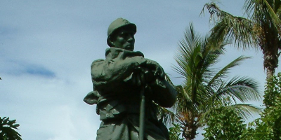 Image - Jardin de l'Hôtel de Ville - Monuments aux morts "Le Poilu"