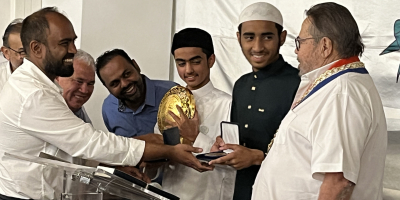 Remise de médailles pour Bilal et Ilyas : ils remportent le concours mondial d'éloquence et de mémorisation du Coran