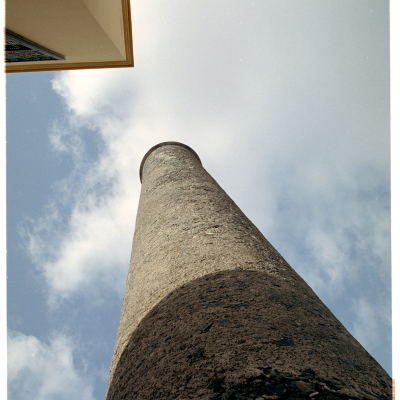 Cheminée de l'ancienne distillerie Isautier