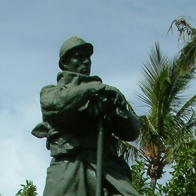 Jardin de l'Hôtel de Ville - Monuments aux morts "Le Poilu"